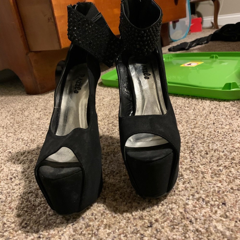 heels - Picture 2 of 3